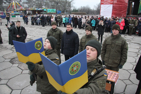 Молоді нацгвардійці урочисто присягнули українському народові завжди бути вірними і відданими. Фото надане автором